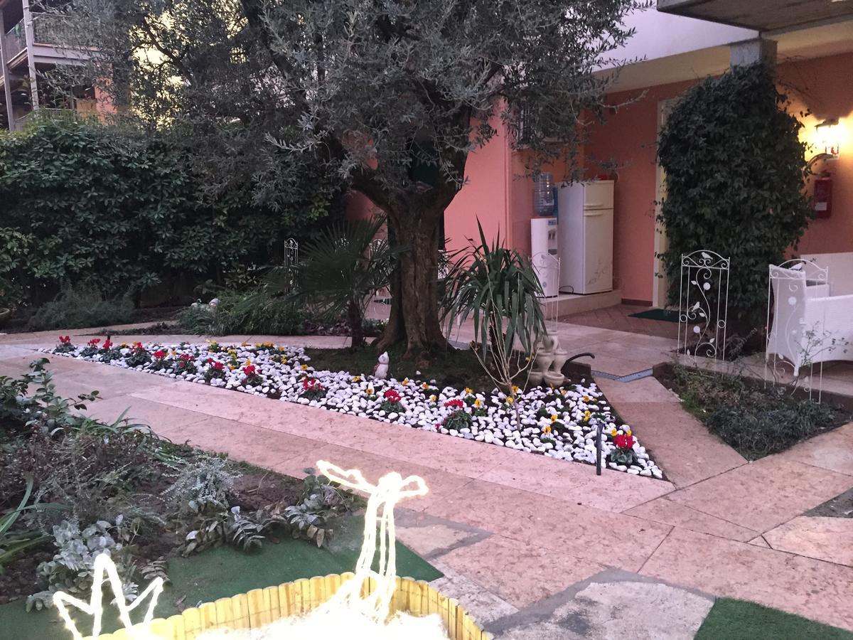 B&B Garda 4U Ντεζεντσάνο ντελ Γκάρντα Εξωτερικό φωτογραφία
